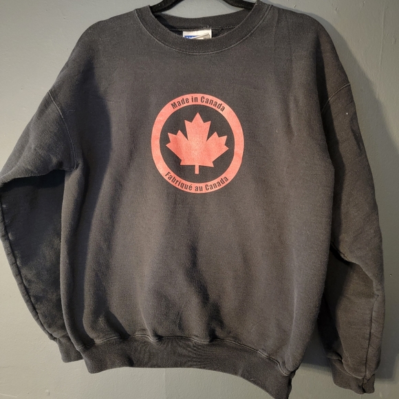 Hanes Other - 🍁Y2K MADE IN CANADA CREWNECK🍁